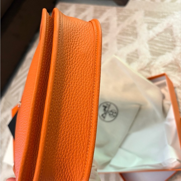 New Hermes Evelyne 23 (new size) Orange Crossbody Bag - Picture 10 of 11